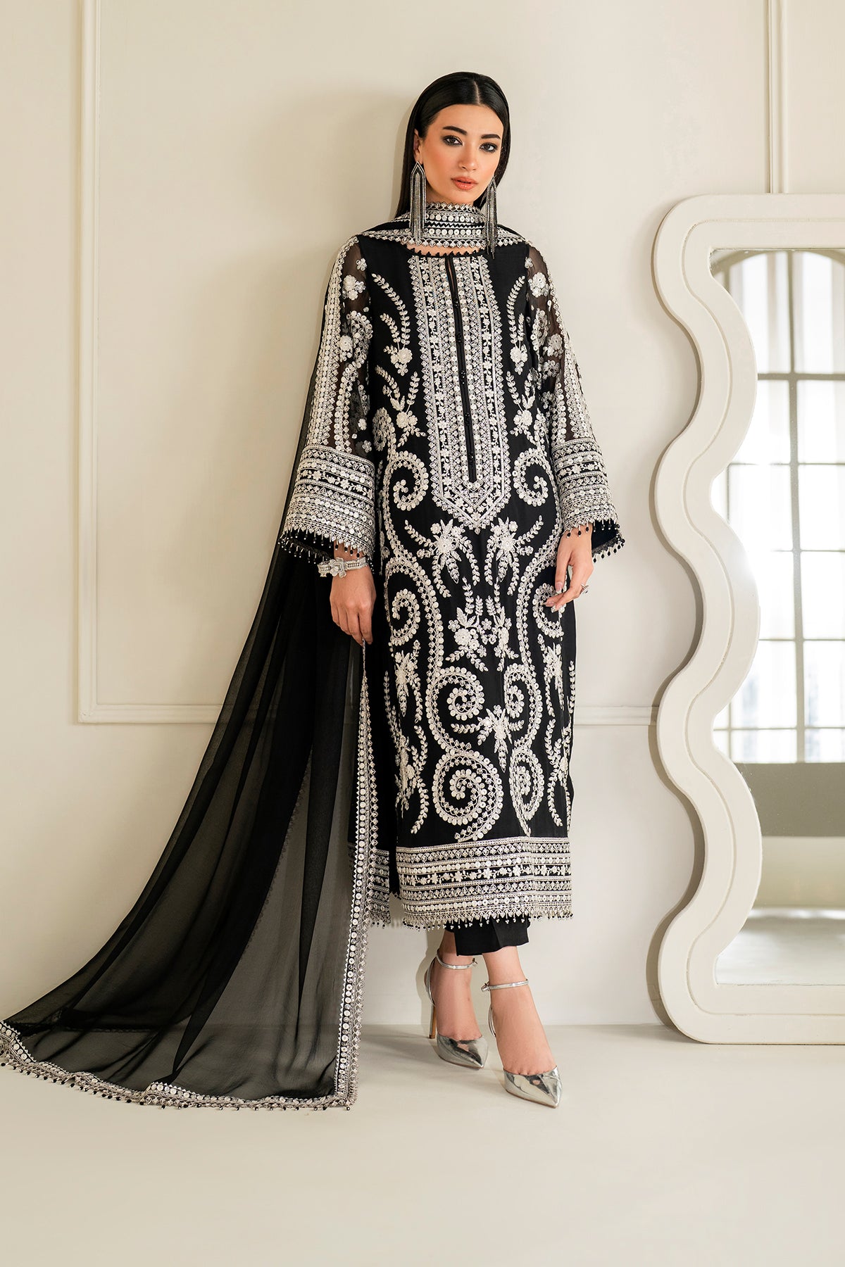 Baroque UF-4158 Style by Mairaz, complete black three piece ensemble view 6