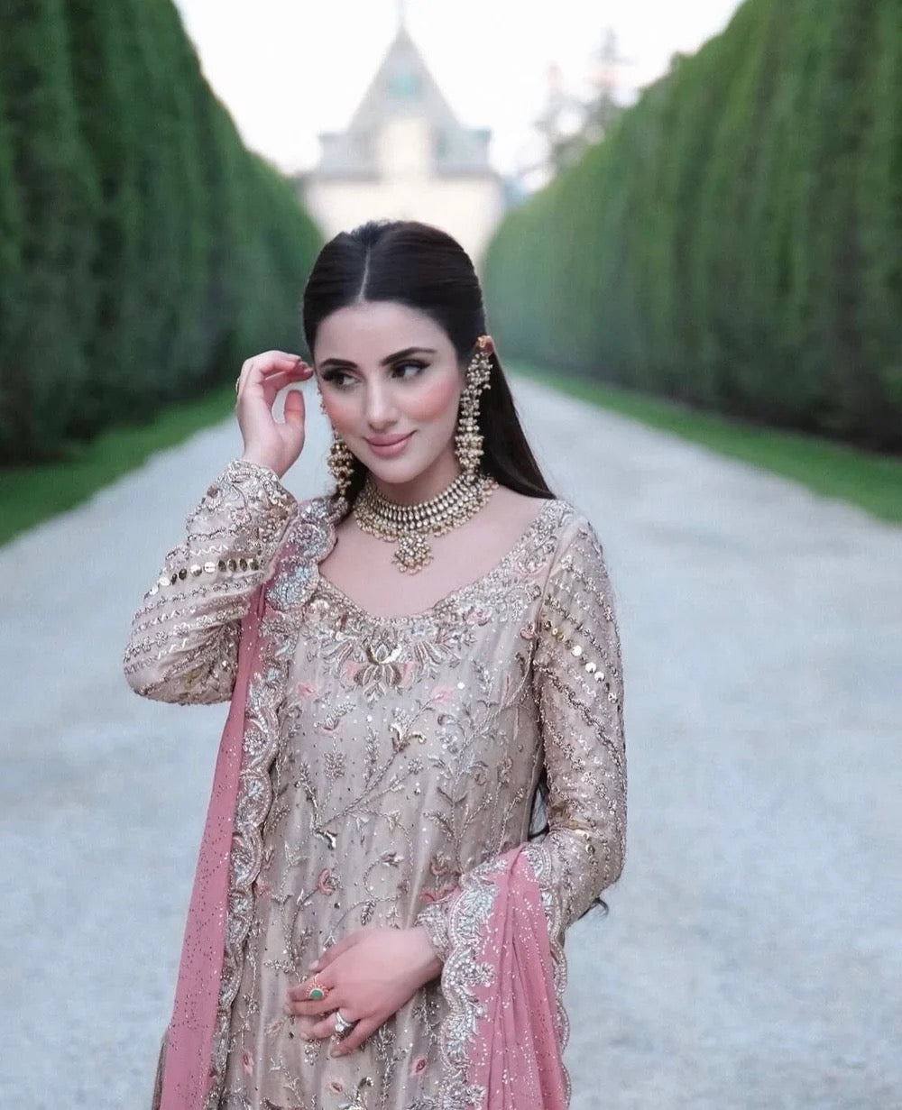 Shazia Kiyani – Champagne & Peach Style