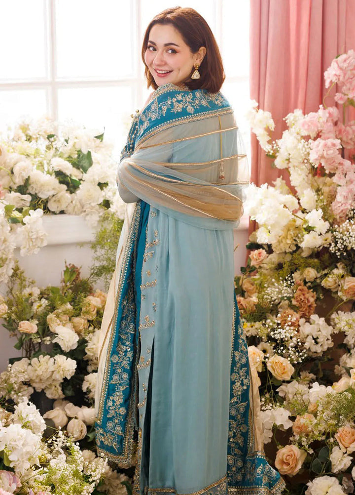 Charizma Dastan-e-Jashan powder blue formal dress side view with dupatta wrapped