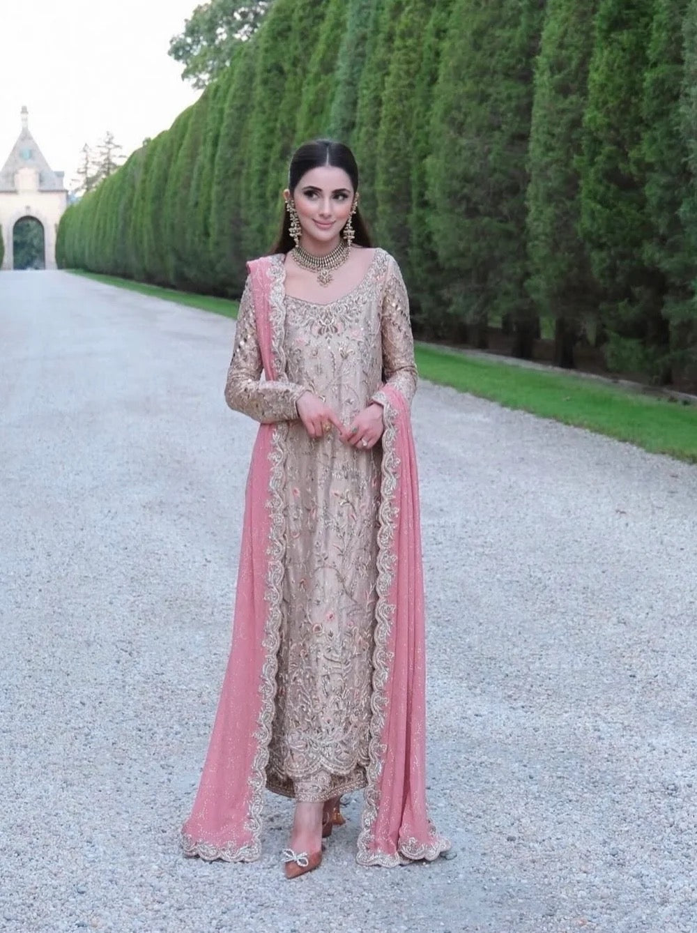 Shazia Kiyani – Champagne & Peach Style