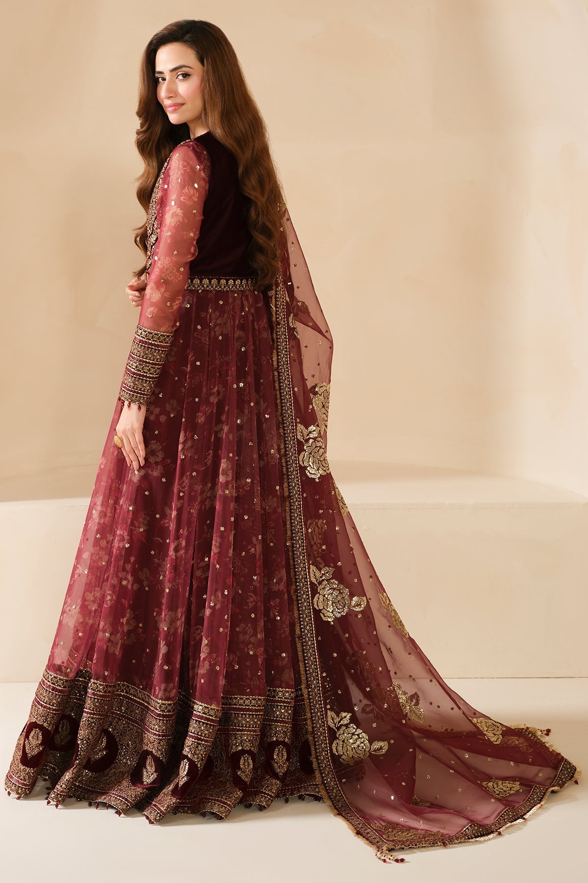 Jazmin VF-2033 style — Mairaz embroidered velvet three-piece suit reference, view 5 of 6