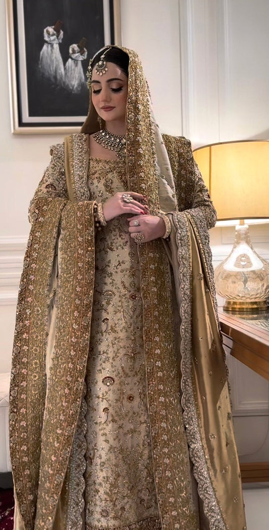 Maharani Ivory Gold Style, full outfit view 2