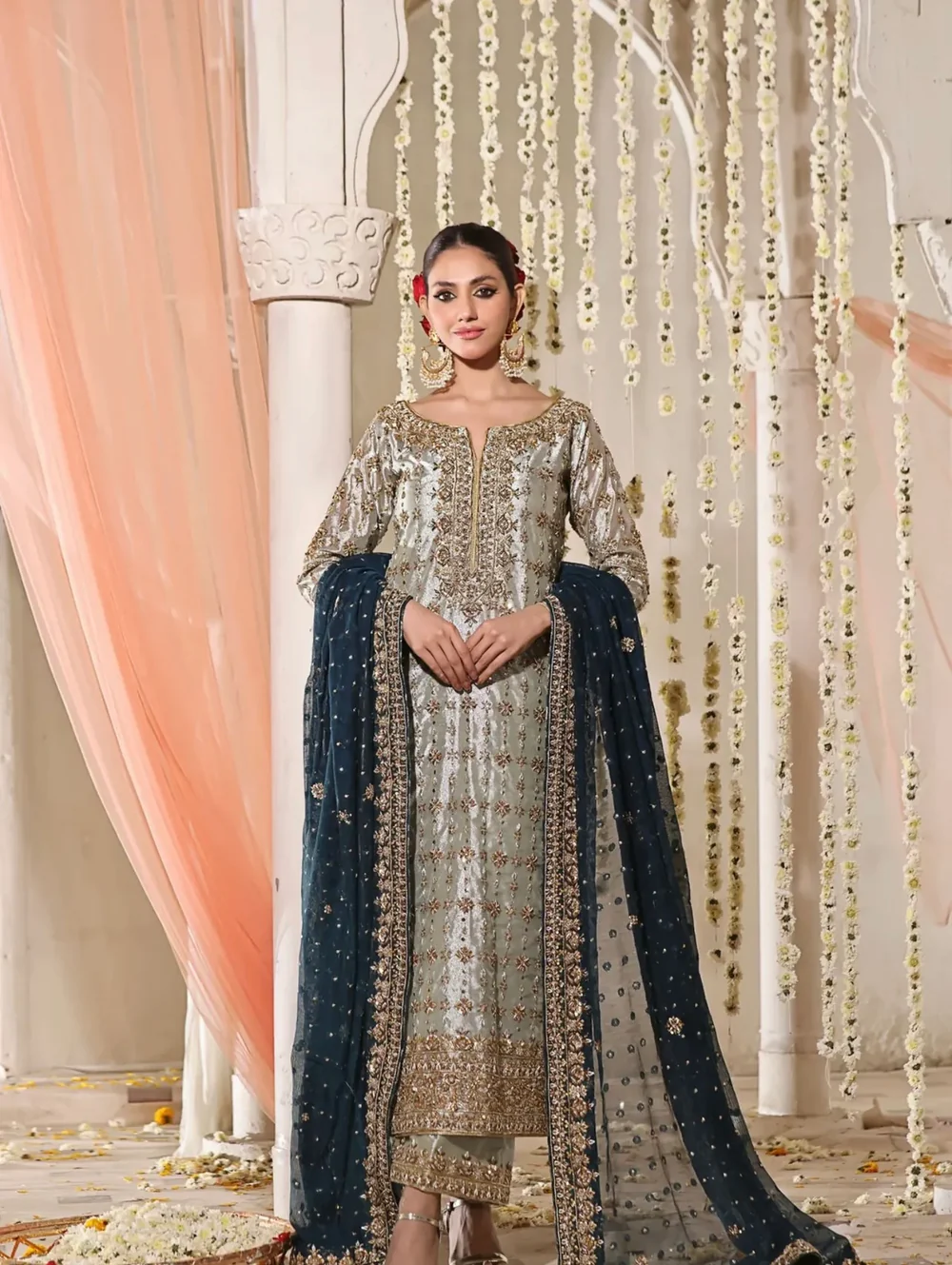 Haris Shakeel Shafoon Blue Dupatta Style