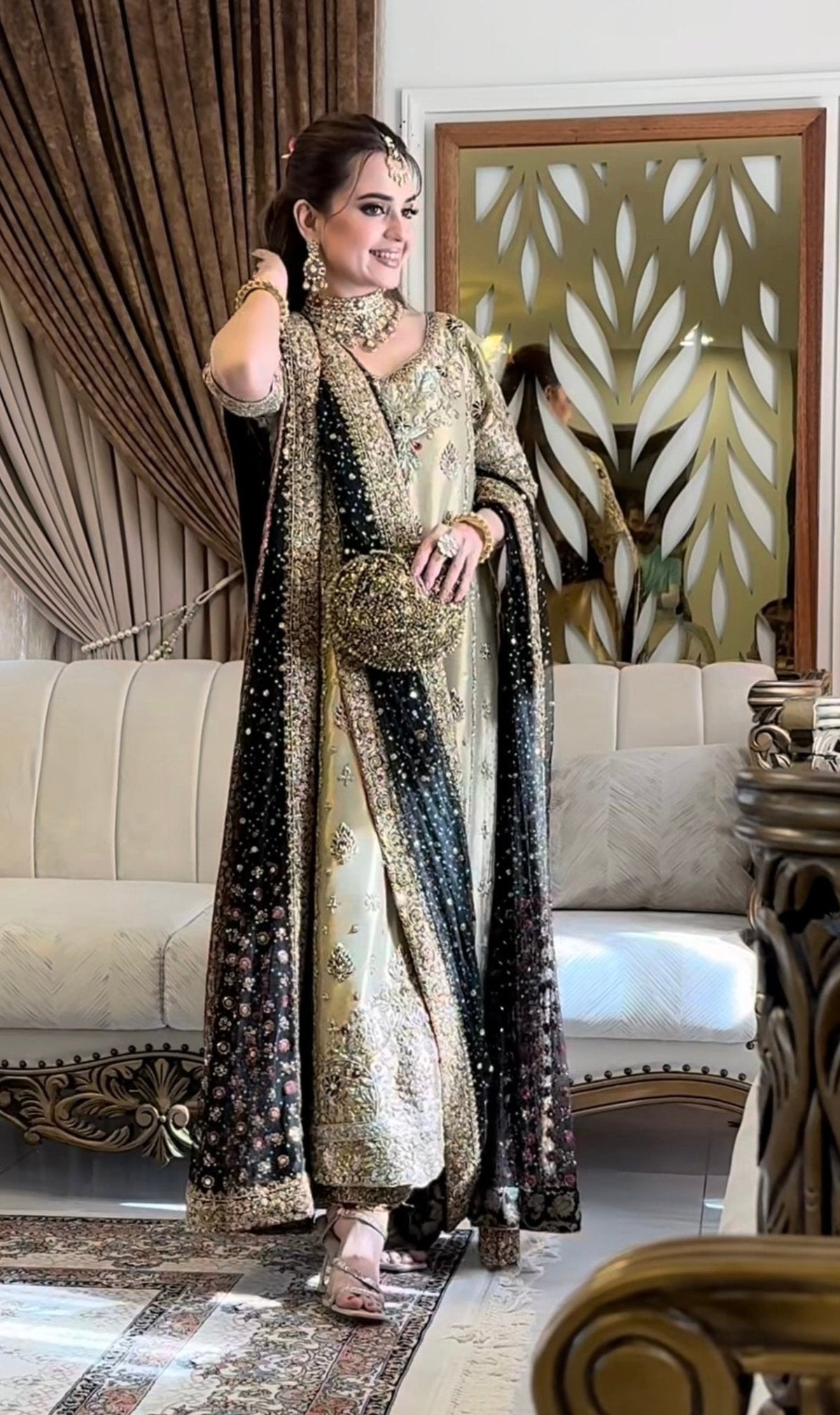 Haris Shakeel – Sumbul Iqbal Style — Mairaz reproduction, product view 9 of 17