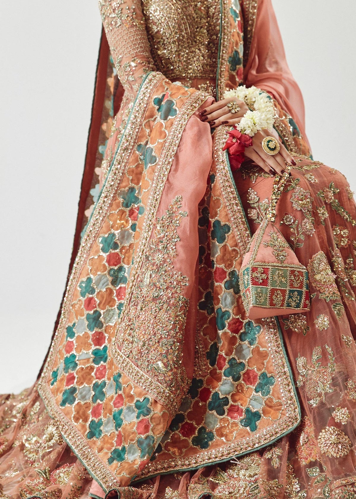 Hussain Rehar Saaz full outfit model view 5