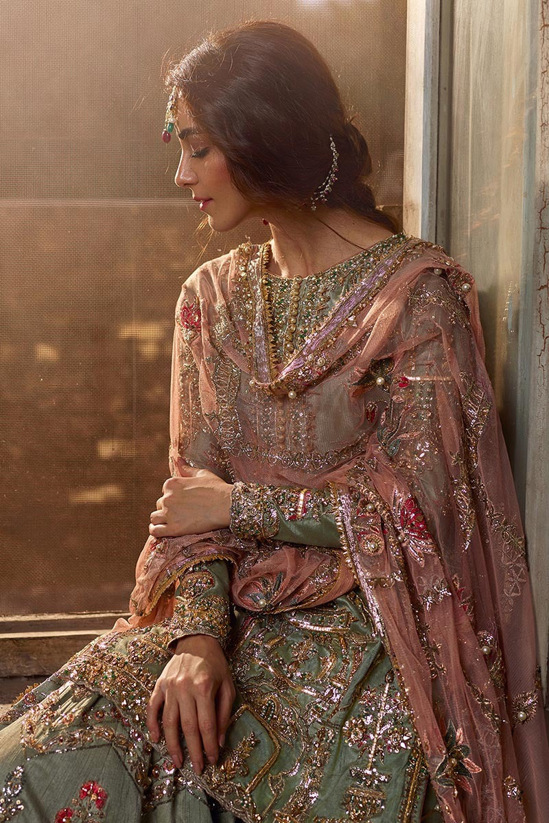 Gul-e-Zamurd close-up of embroidered sleeve and peach net dupatta