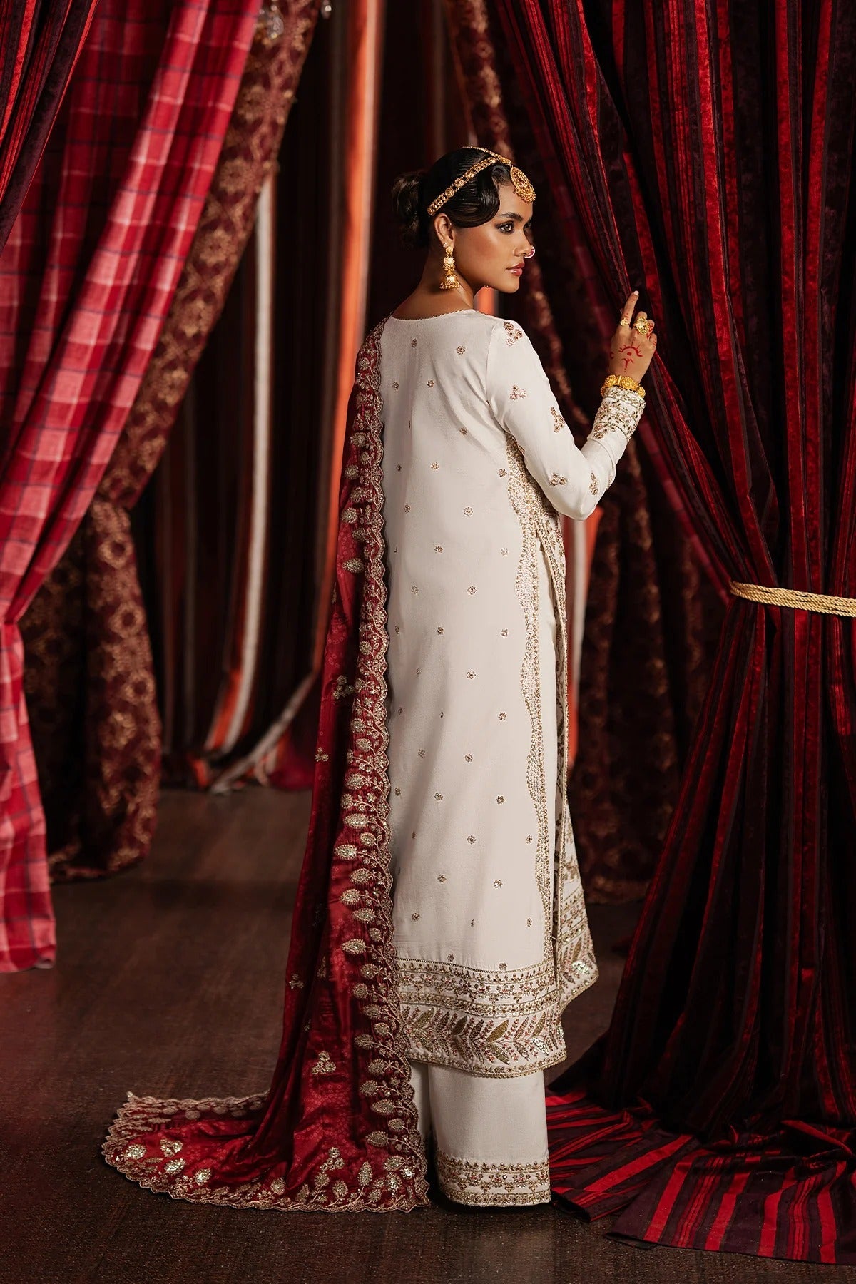 Afrozeh Khuld Style — Mairaz Off-White Three-Piece Suit