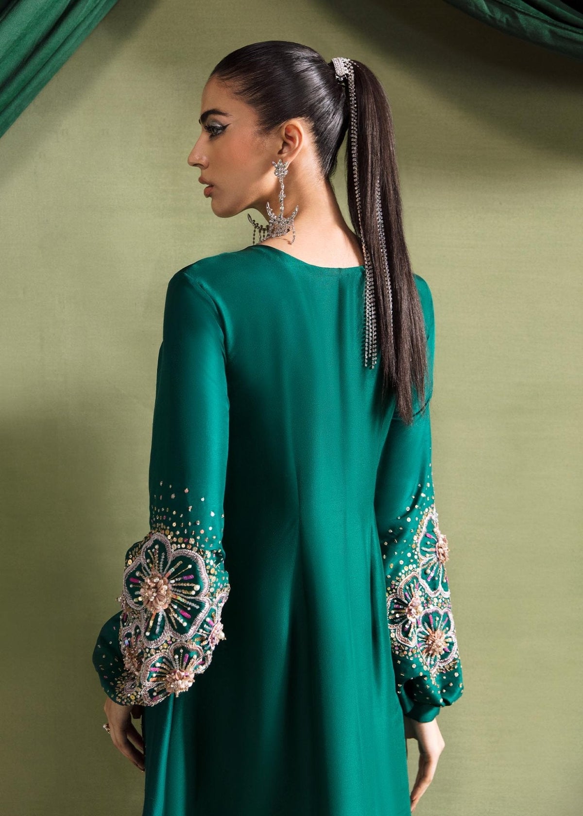 Kanwal Malik Olivia reference image 6