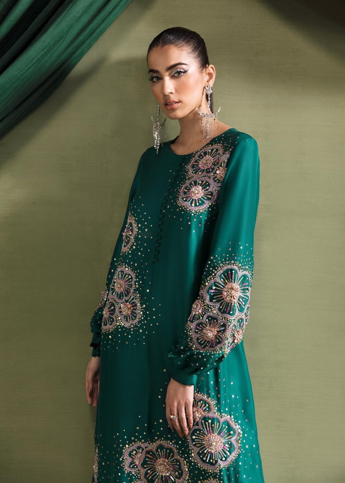 Kanwal Malik Olivia reference image 5