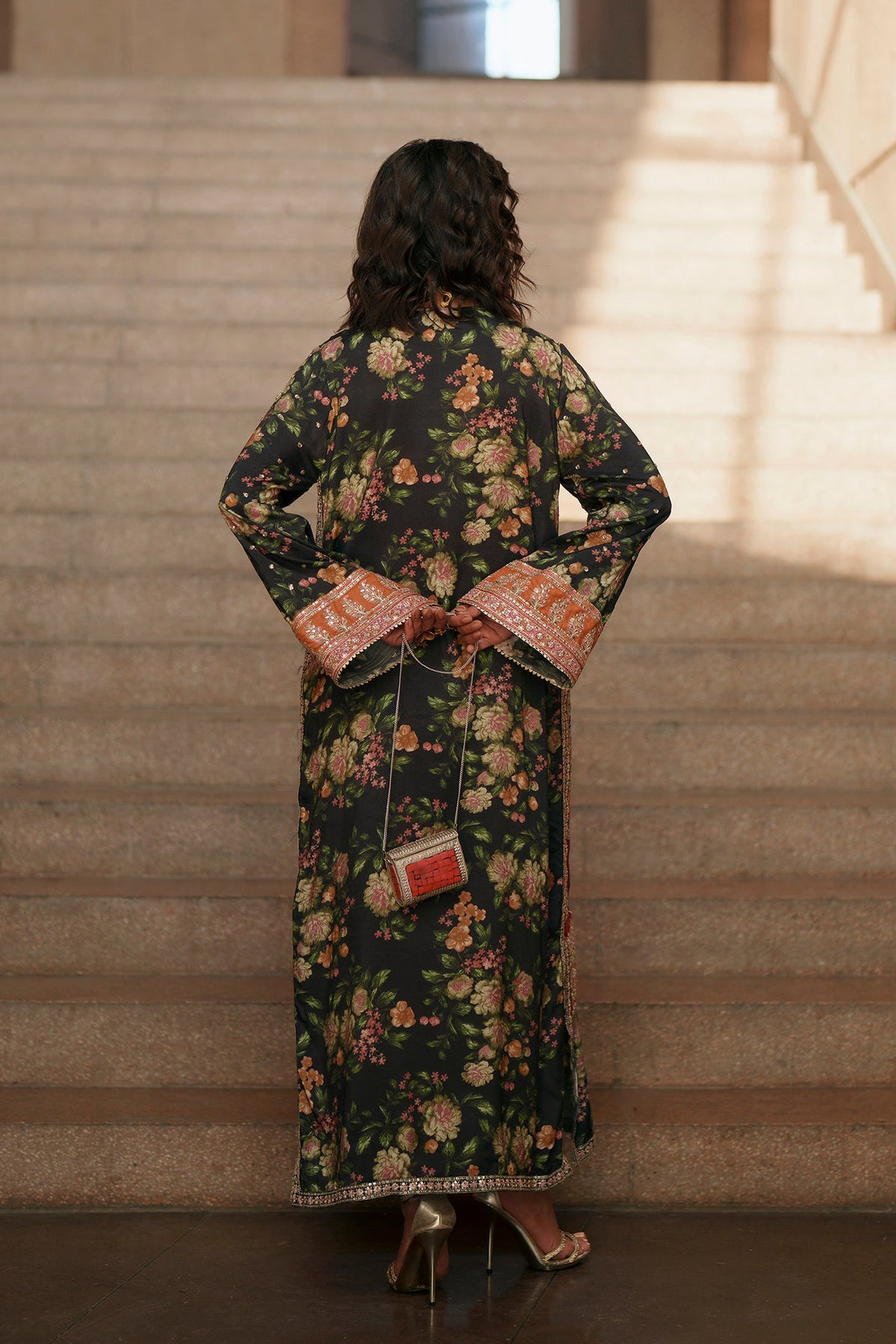 E1009-104-902, made by MAIRAZ — full-length back, design reference