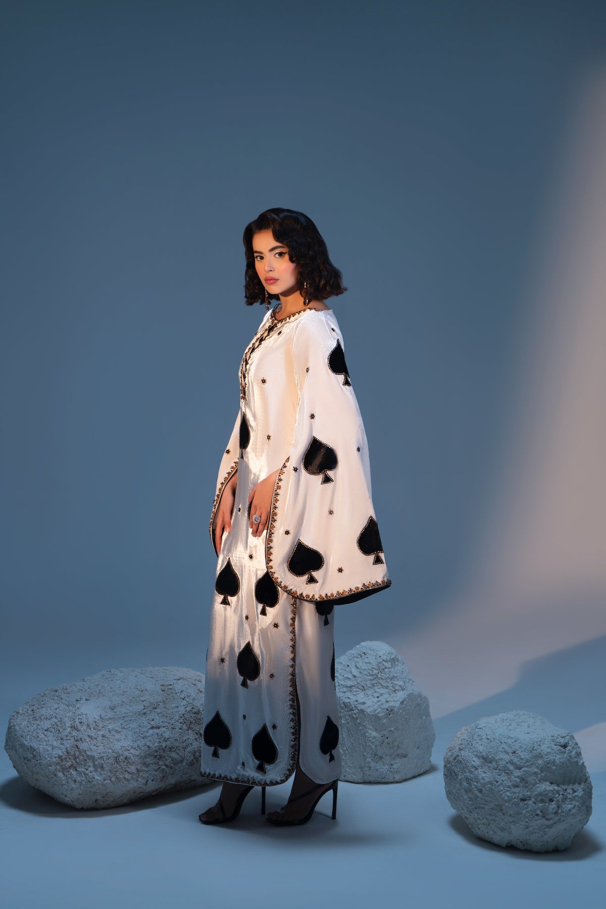 Flayers Spade ivory and black kaftan — side view, design reference
