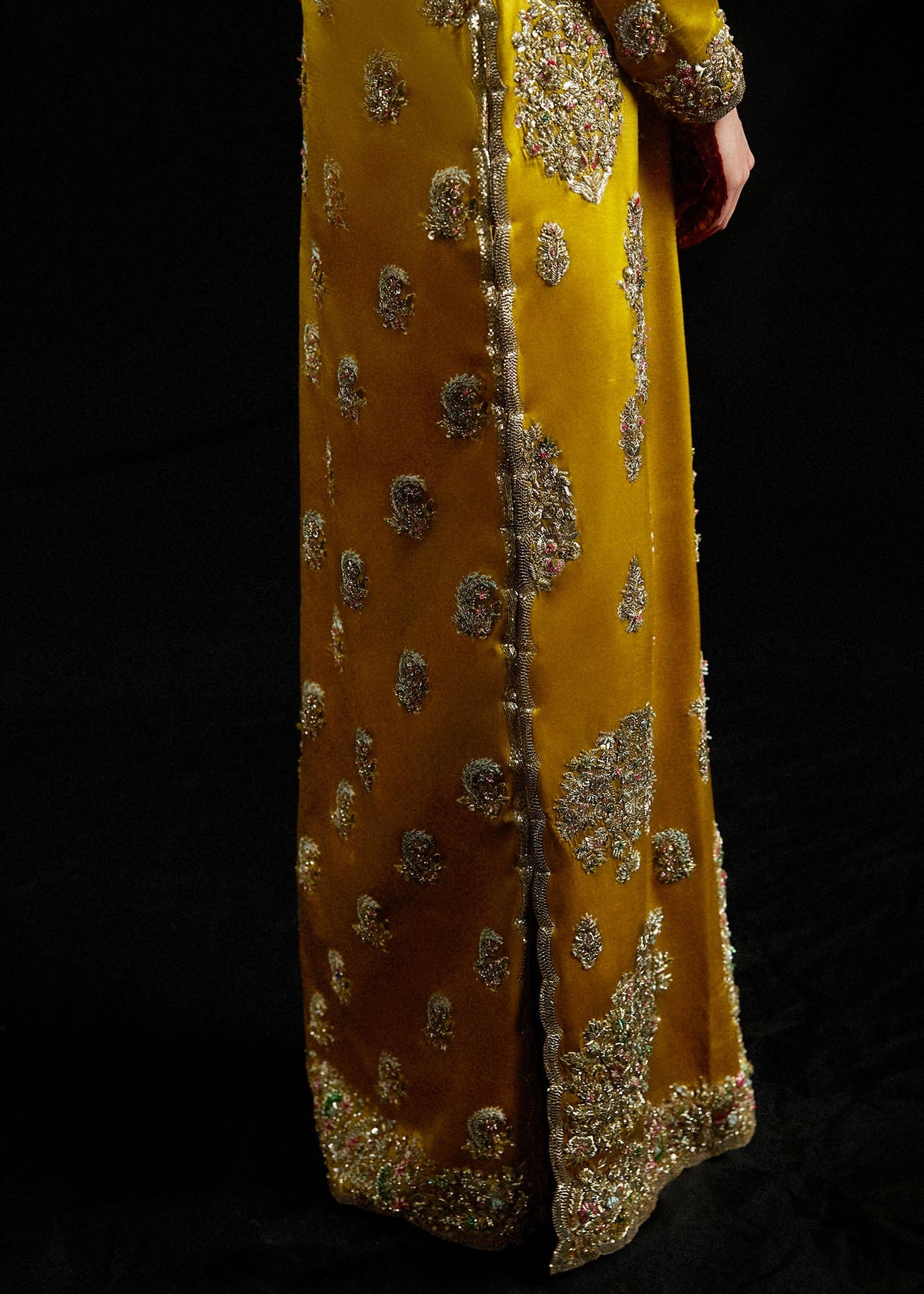 Sandali, made by MAIRAZ — sleeve and hem detail; design reference