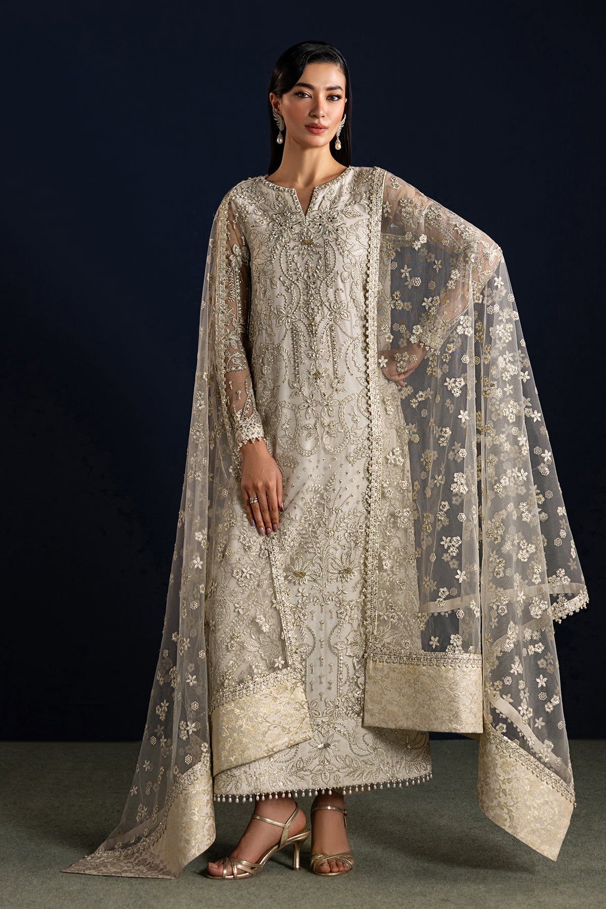 SF-4448, made by MAIRAZ — dupatta spread, design reference