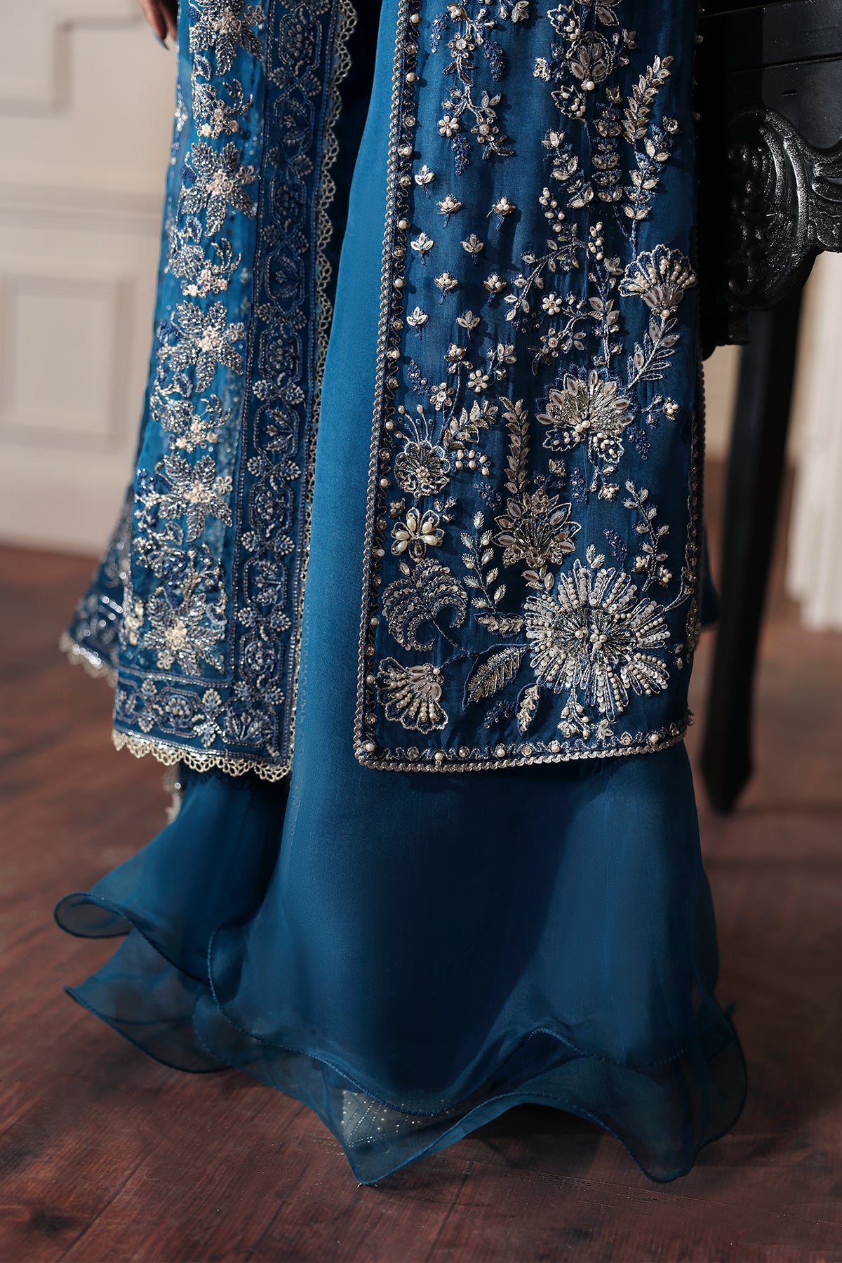 Bella blue long shirt and trousers, reference outfit photograph 4 — Made by Mairaz reproduction