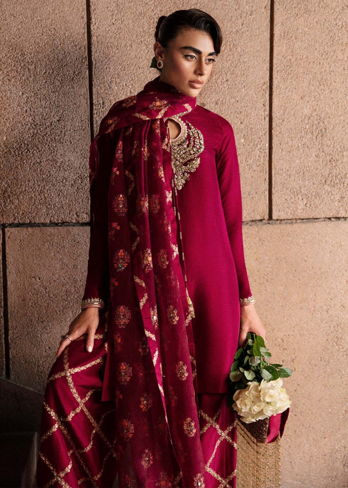 Hussain Rehar Merlot printed organza dupatta detail