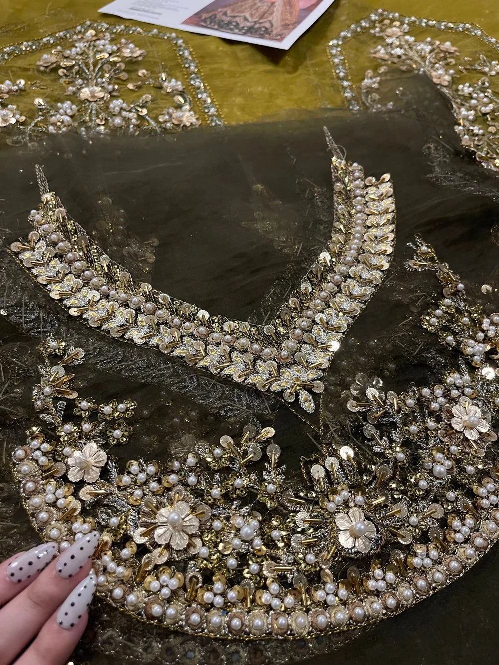 Mohsin Naveed Ranjha – Afsana Style, neckline and bodice embroidery detail