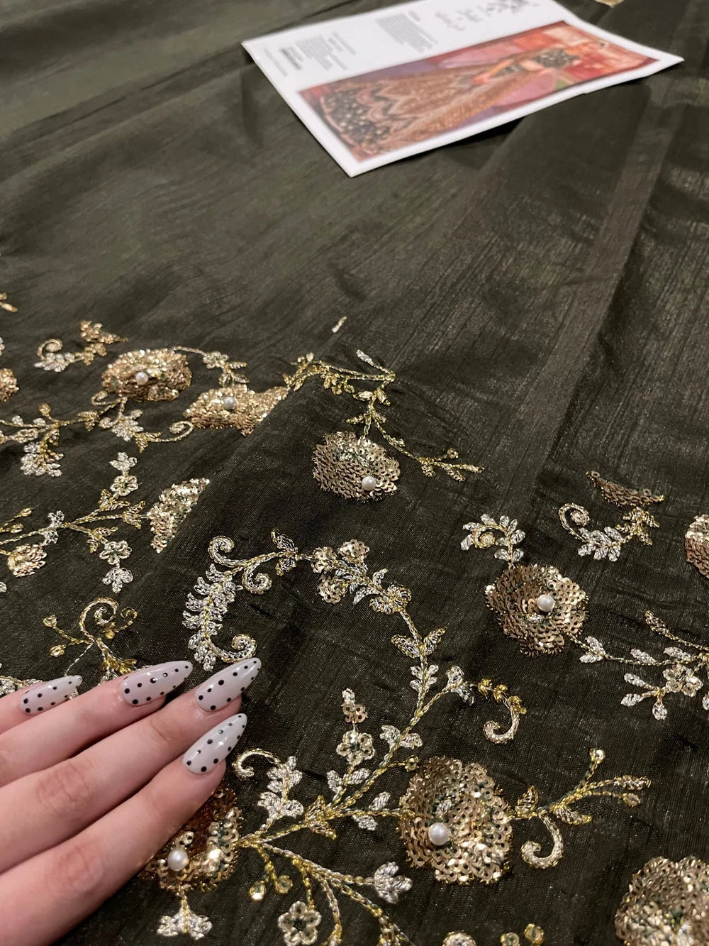 Mohsin Naveed Ranjha – Afsana Style, floral embroidery detail