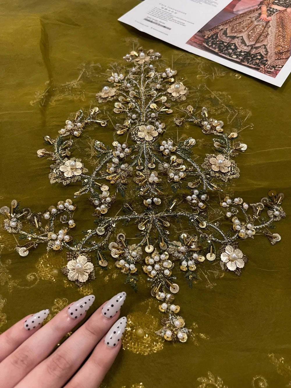 Mohsin Naveed Ranjha – Afsana Style, embroidered motif detail