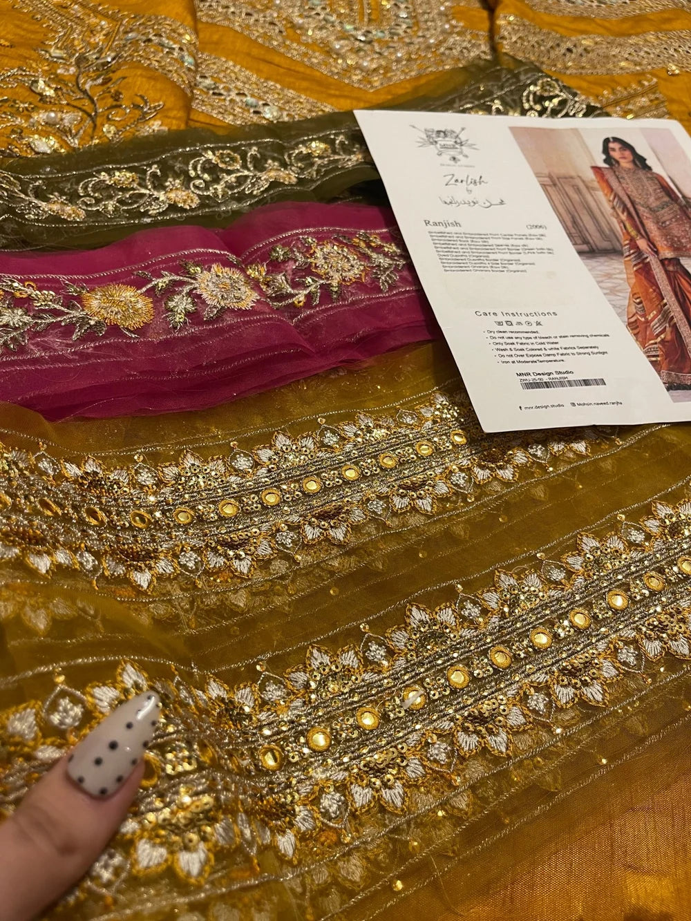 Mohsin Naveed Ranjha – Ranjish Style, contrast pink border and embroidery detail