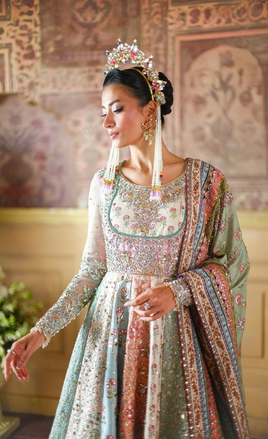 Nomi Ansari – Maryam Nawaz Pastel Style, reference image 9