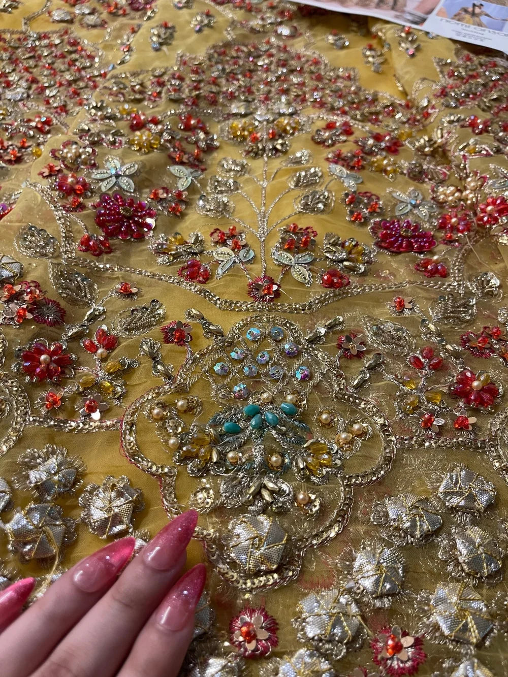 Nomi Ansari – NAB-22-110 Style, floral motif embroidery close-up