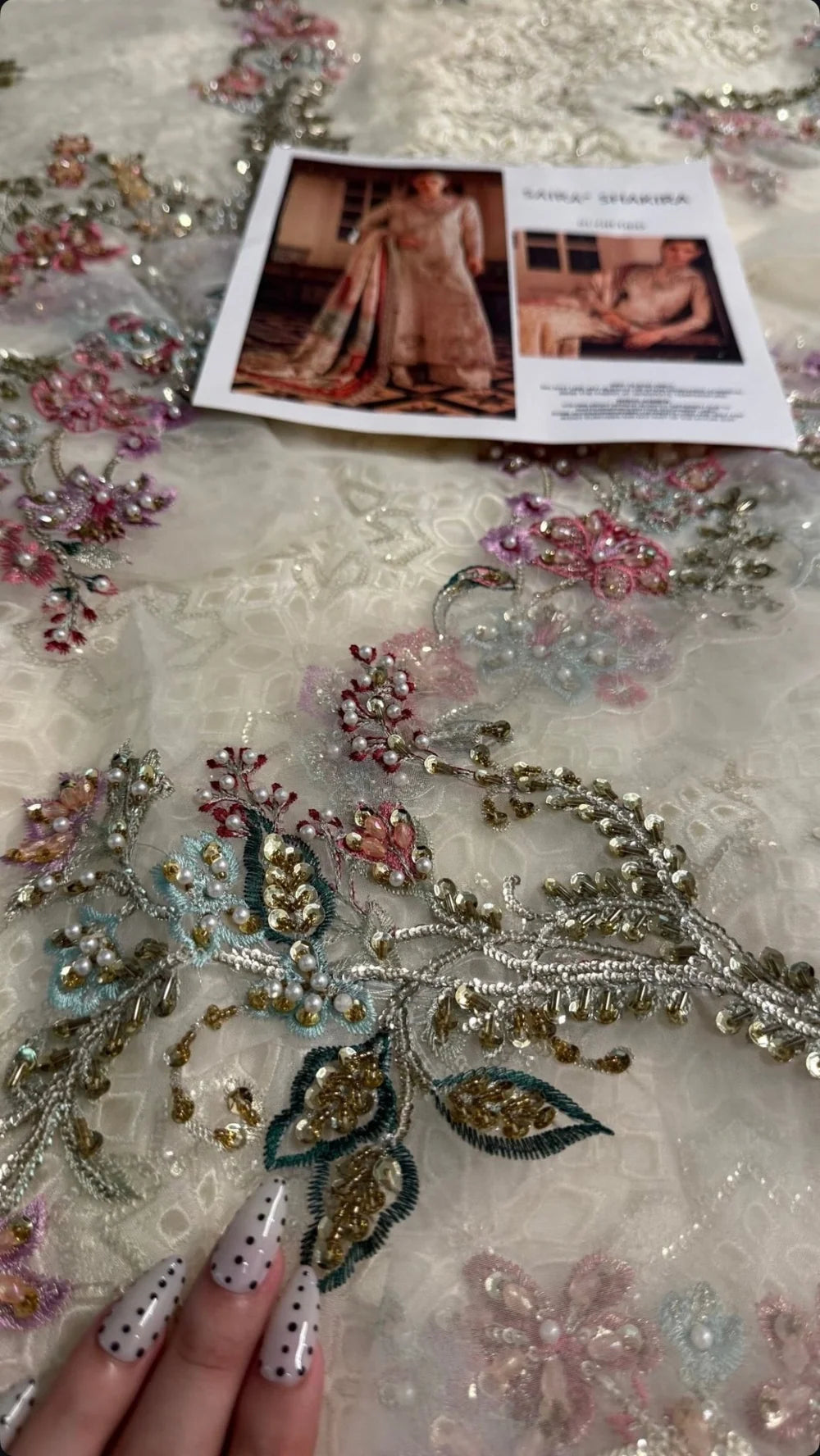 Saira Shakira – Gilded Style, embroidered motif with design reference card