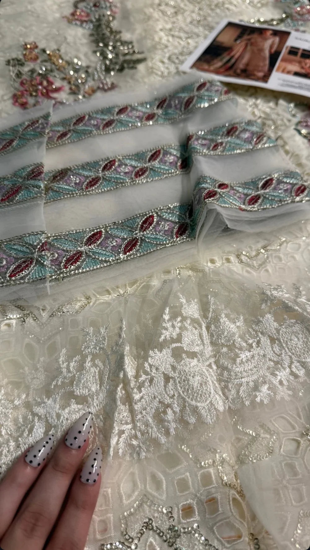 Saira Shakira – Gilded Style, net panel and border detail