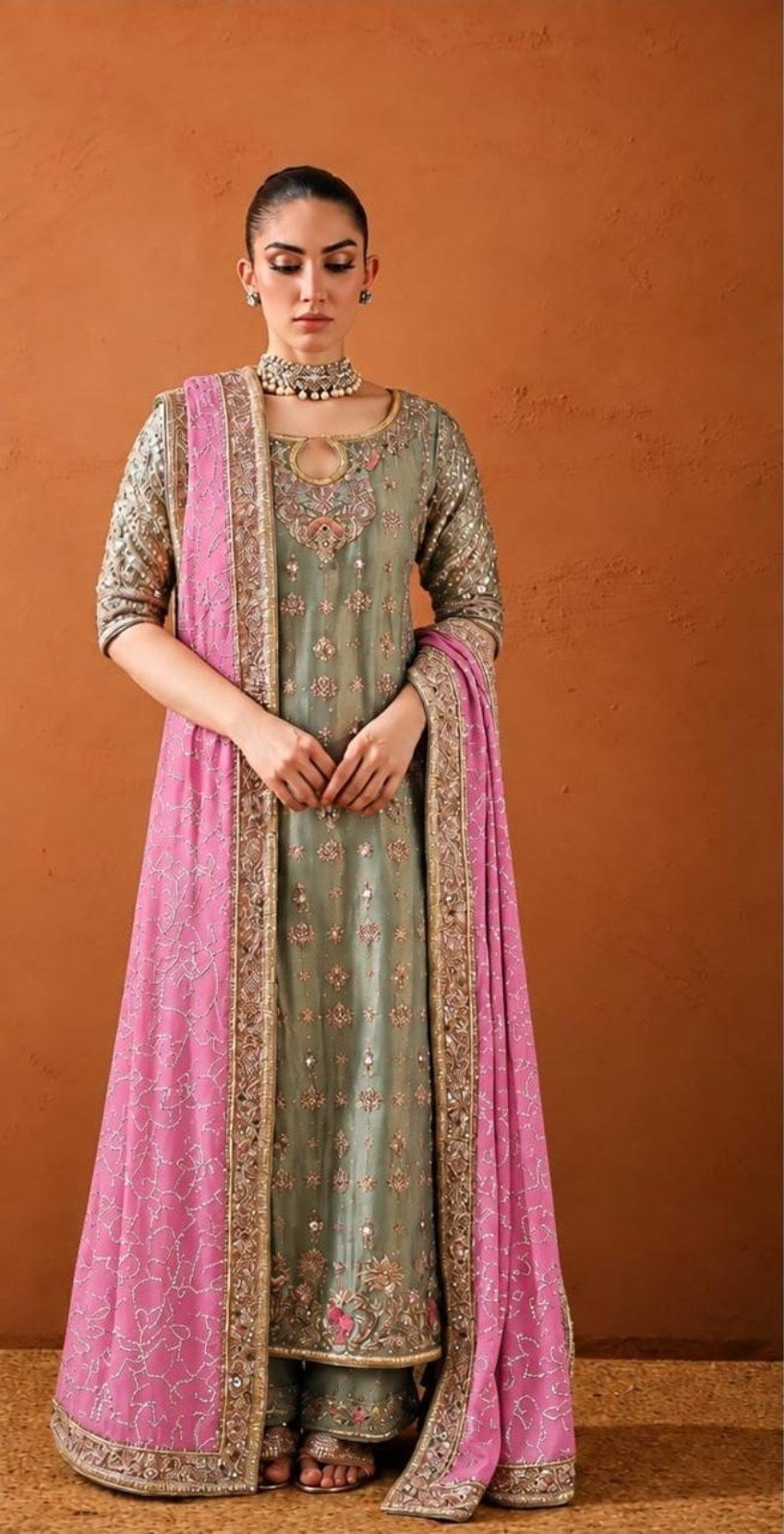 Shagna Style pistachio green and pink three-piece suit — Mairaz reproduction, product view 1 of 2
