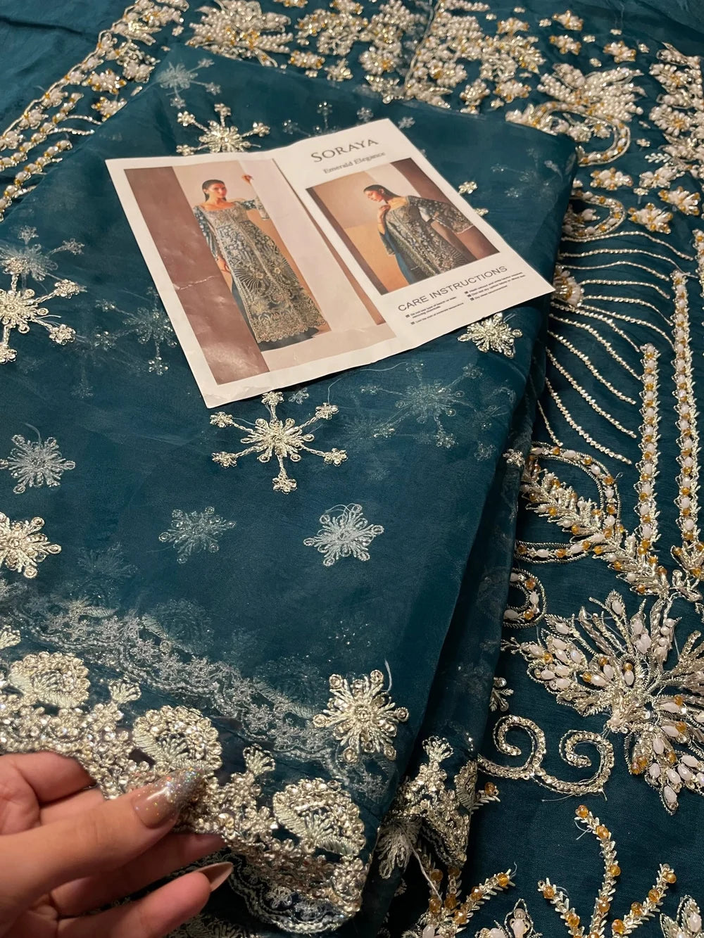 Soraya – Luxe Style, embroidered border with design reference