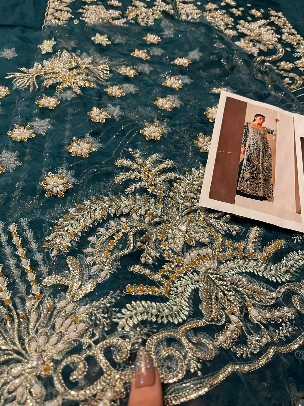 Soraya – Luxe Style, embroidered panel with design reference card