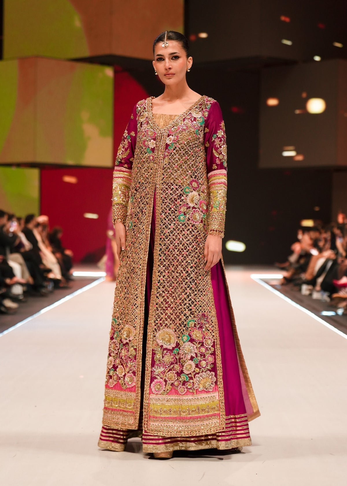 Souchaj – Dilara Style full-length runway view
