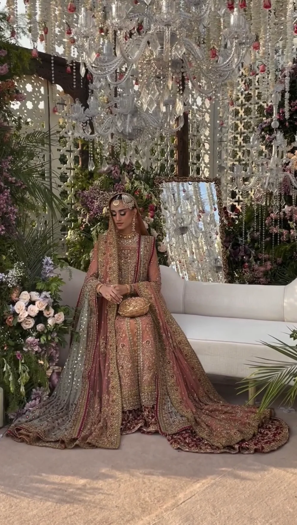 Haris Shakeel – Safeera rose peach sage green dupatta detail