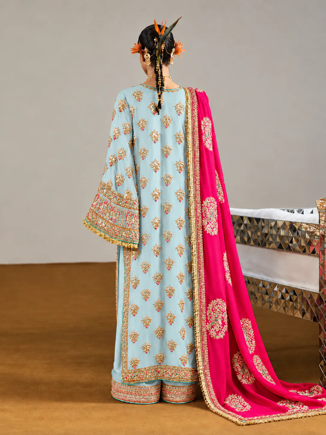 Hussain Rehar – Ruphali (Powder Blue) raw silk shawl detail
