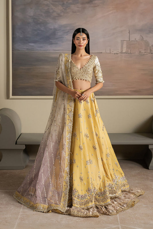 Ayzel Soleva Style — Mairaz Off White Three-Piece Suit