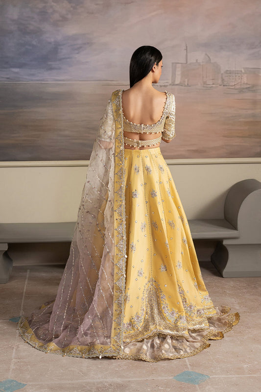 Ayzel Soleva Style — Mairaz Off White Three-Piece Suit